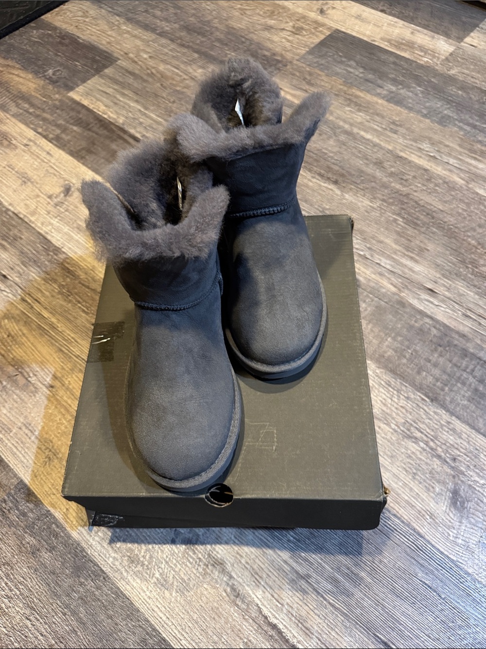 Eddie Bauer Firelight Shearling Boot Grey Suede Slippers Women's 8 M NIB